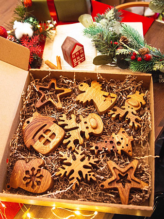 Новогодний набор из 9-ти деревянных ёлочных игрушек из дуба Ёлочка Оленёнок Домик Звезда Ангел Олень Звёздочка Снежинка Варежка